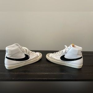 Nike Blazer Mid ‘77 Vintage’ White Black. Size M10.